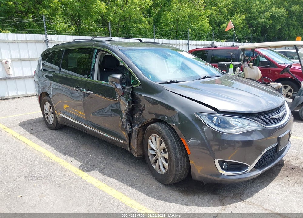2017 CHRYSLER PACIFICA TOURING L VIN: 2C4RC1BG8HR720615