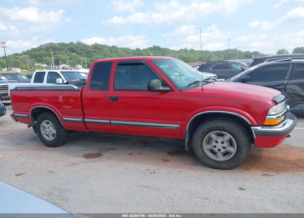 1998 CHEVROLET S-10 VIN: 1GCDT19X9W8121358