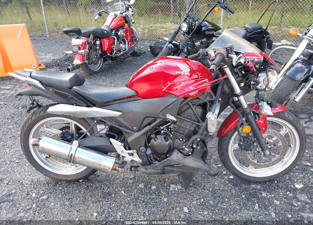 2011 HONDA CBR250 R VIN: MLHMC4115B5002160
