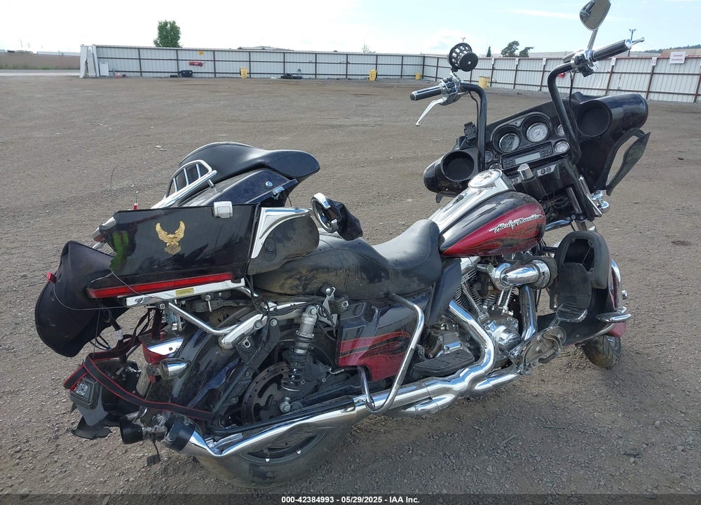 2011 HARLEY-DAVIDSON FLHTCUSE6 VIN: 1HD1PR814BB954886