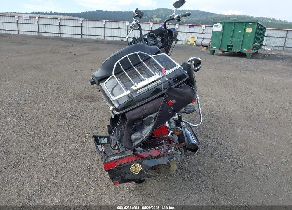 2011 HARLEY-DAVIDSON FLHTCUSE6 VIN: 1HD1PR814BB954886