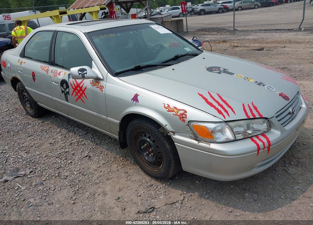 2001 TOYOTA CAMRY XLE VIN: JT2BG28K110541221