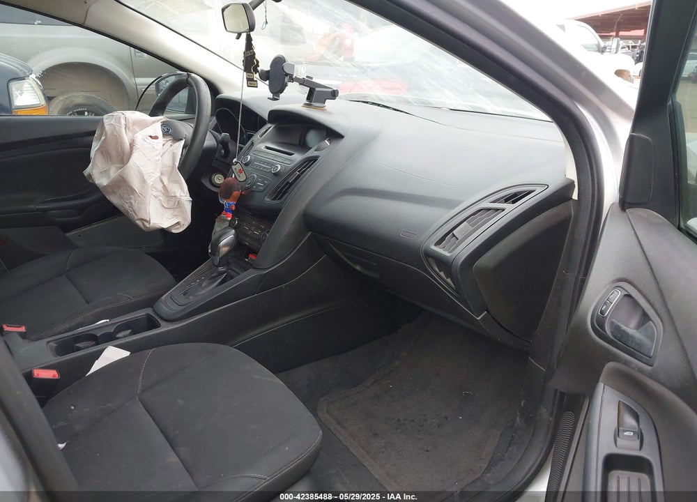 2016 FORD FOCUS VIN: 1FADP3E20GL281515