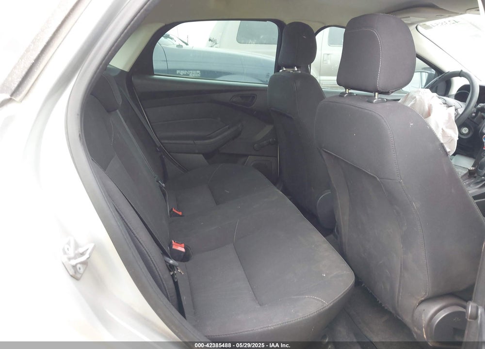 2016 FORD FOCUS VIN: 1FADP3E20GL281515