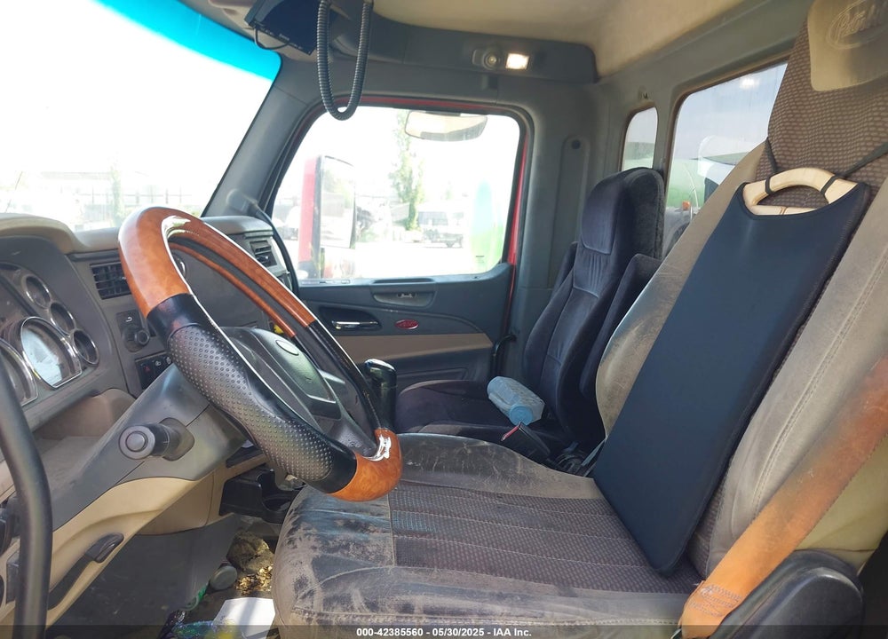 2014 PETERBILT 579 VIN: 1XPBA49XXED237235