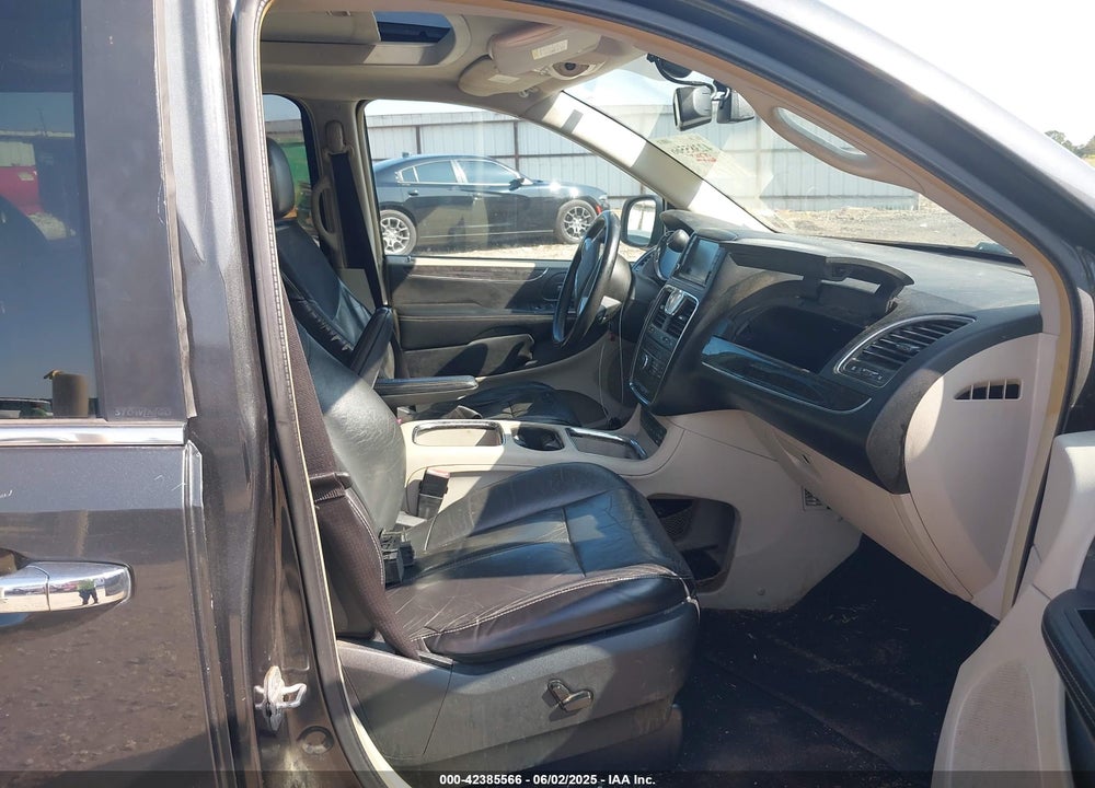 2011 CHRYSLER TOWN & COUNTRY VIN: 2A4RR6DG2BR616700