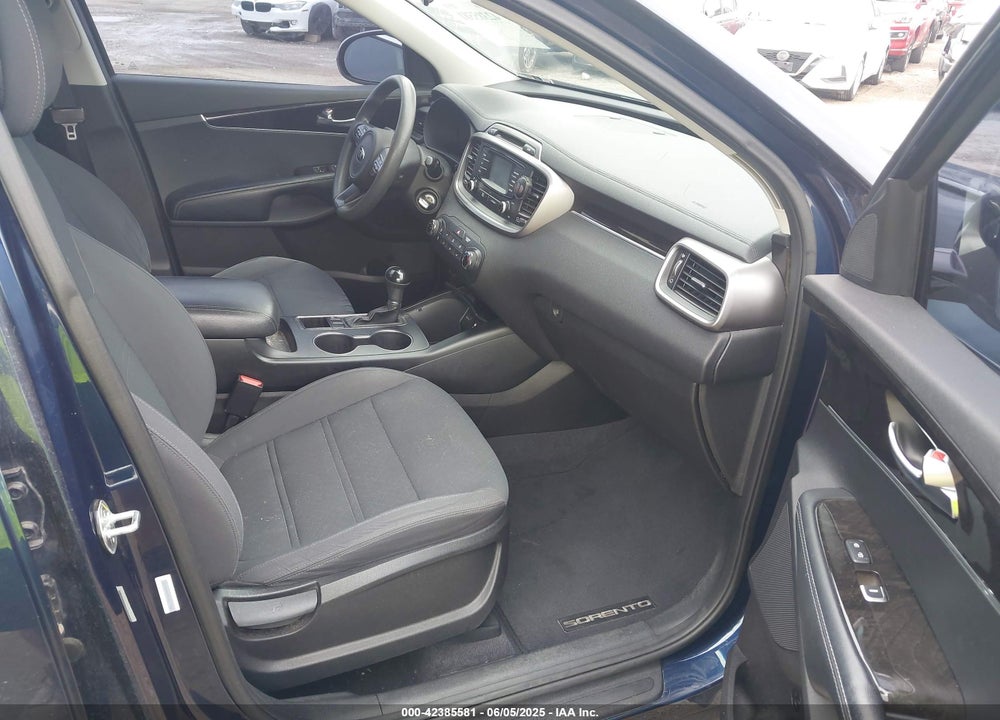 2016 KIA SORENTO VIN: 5XYPG4A38GG017983