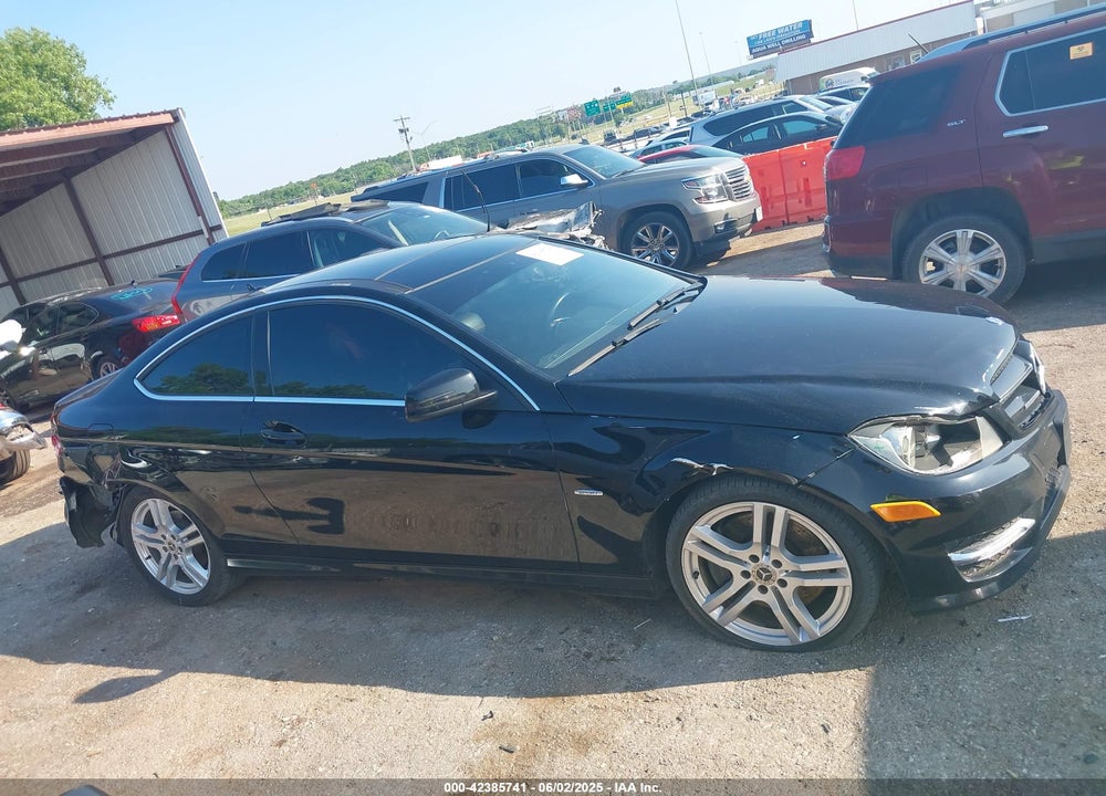 2014 MERCEDES-BENZ C 250 VIN: WDDGJ4HB0EG272447