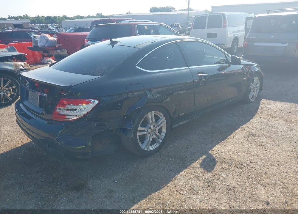 2014 MERCEDES-BENZ C 250 VIN: WDDGJ4HB0EG272447