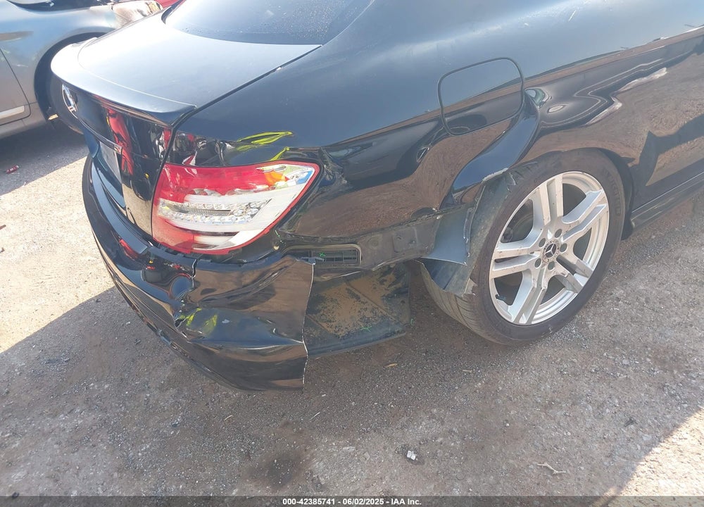 2014 MERCEDES-BENZ C 250 VIN: WDDGJ4HB0EG272447