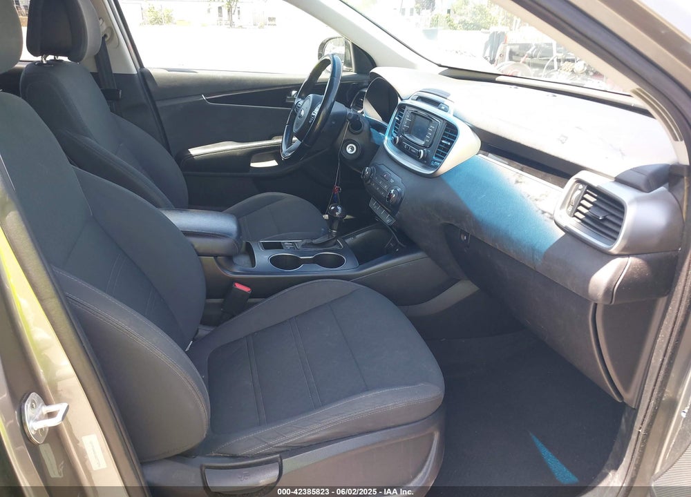 2016 KIA SORENTO 3.3L LX VIN: 5XYPG4A51GG077296