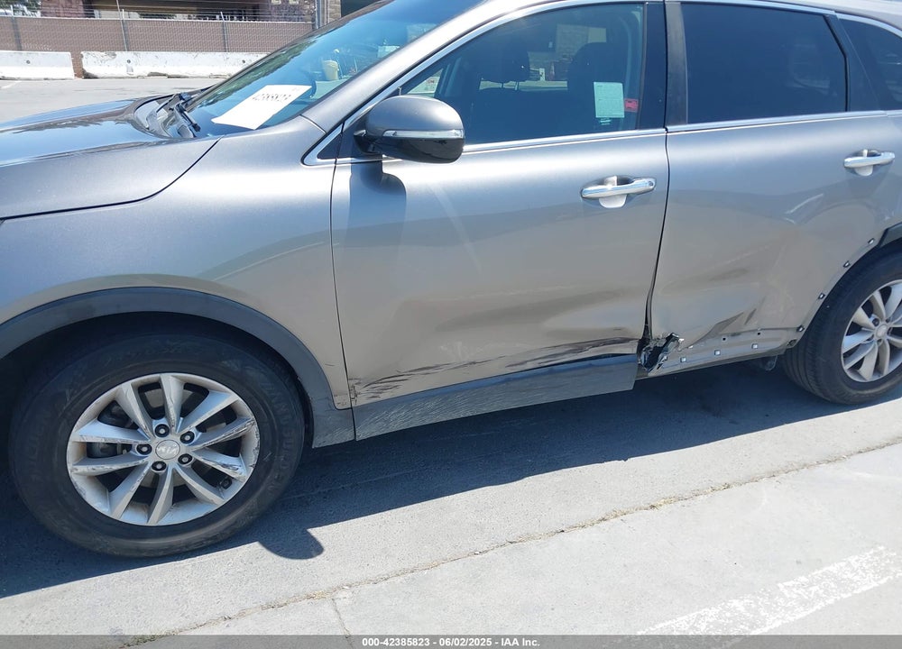 2016 KIA SORENTO 3.3L LX VIN: 5XYPG4A51GG077296