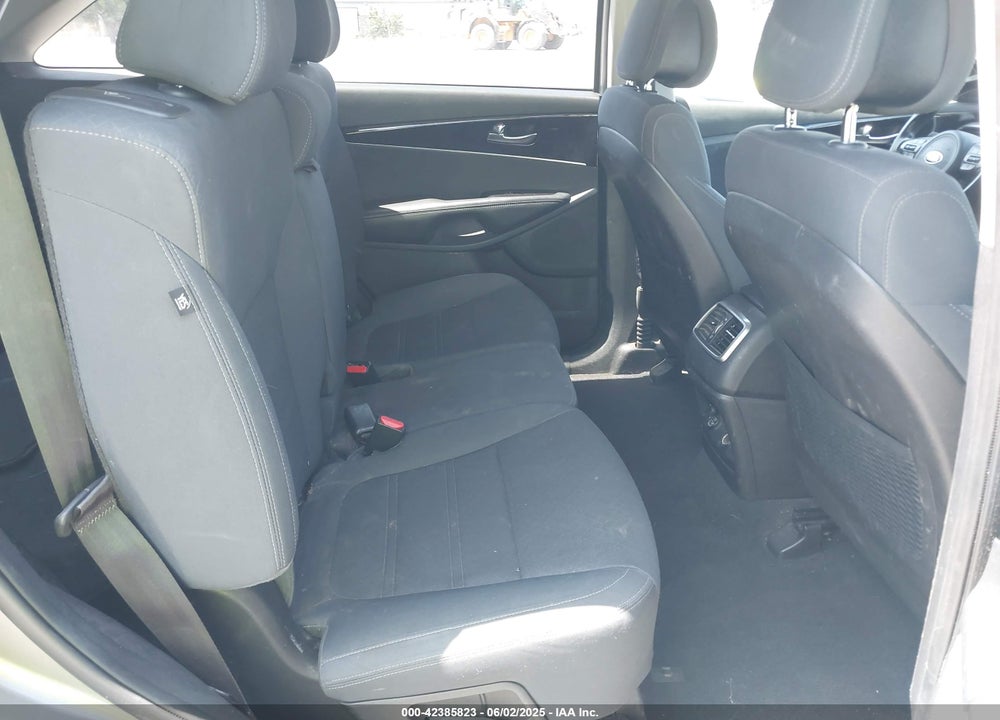 2016 KIA SORENTO 3.3L LX VIN: 5XYPG4A51GG077296