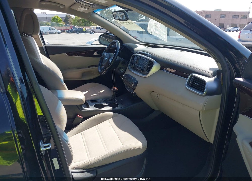2016 KIA SORENTO 2.4L LX VIN: 5XYPG4A3XGG038558