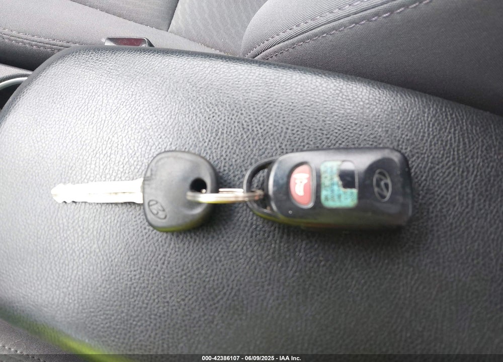 2014 HYUNDAI ELANTRA VIN: 5NPDH4AE1EH522612