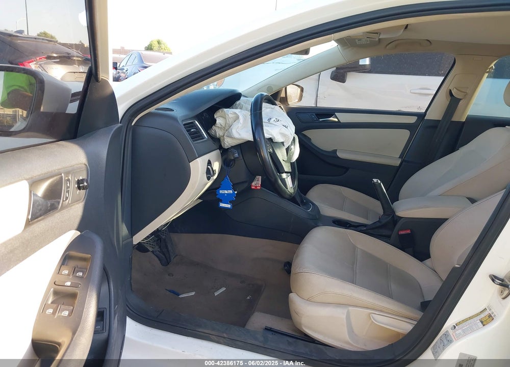 2011 VOLKSWAGEN JETTA VIN: 3VWBZ7AJ3BM021789