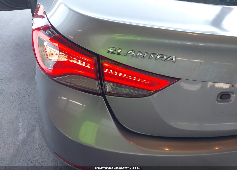 2015 HYUNDAI ELANTRA VIN: KMHDH4AE1FU258049