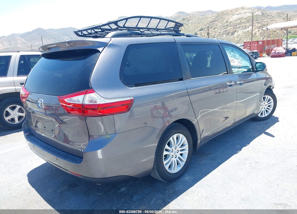 2017 TOYOTA SIENNA XLE 8 PASSENGER VIN: 5TDYZ3DCXHS895701