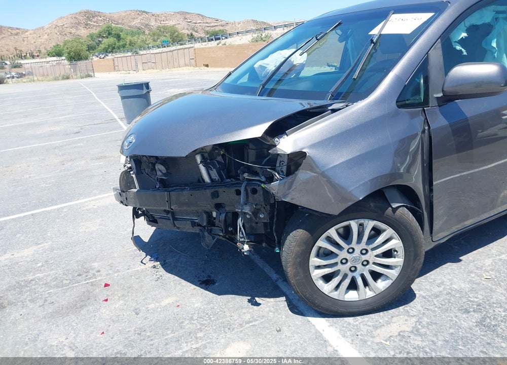 2017 TOYOTA SIENNA XLE 8 PASSENGER VIN: 5TDYZ3DCXHS895701