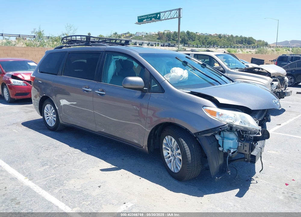 2017 TOYOTA SIENNA XLE 8 PASSENGER VIN: 5TDYZ3DCXHS895701
