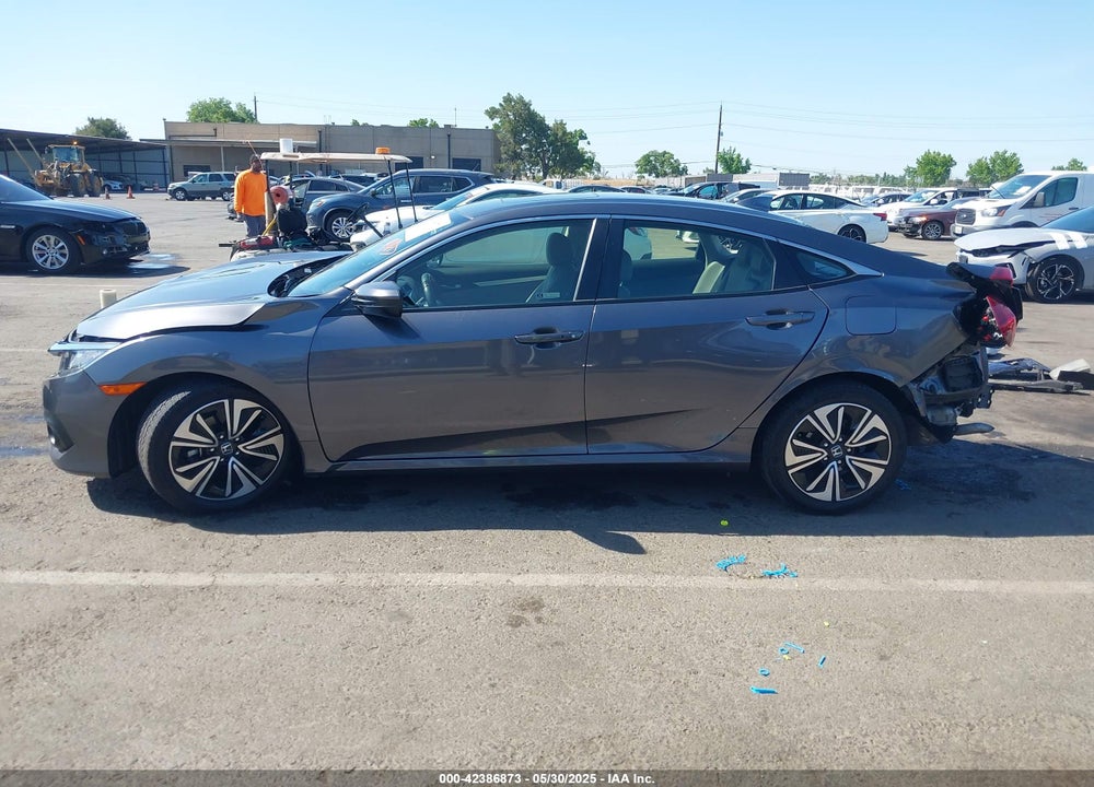 2018 HONDA CIVIC VIN: JHMFC1F30JX018885