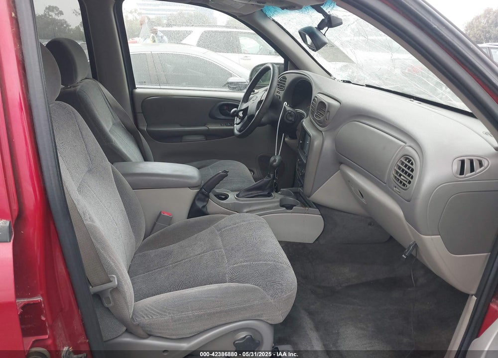 2002 CHEVROLET TRAILBLAZER EXT LT VIN: 1GNES16S826126676