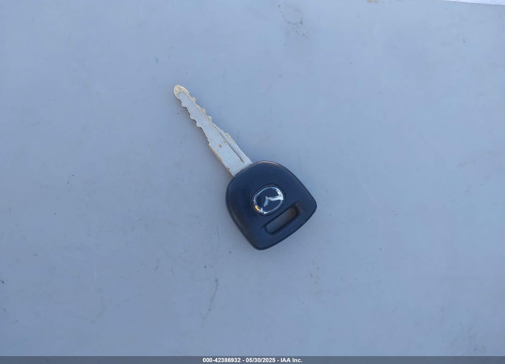 2005 MAZDA MAZDA3 VIN: JM1BK143751281180