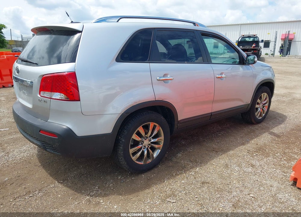2011 KIA SORENTO EX V6 VIN: 5XYKUDA27BG123912