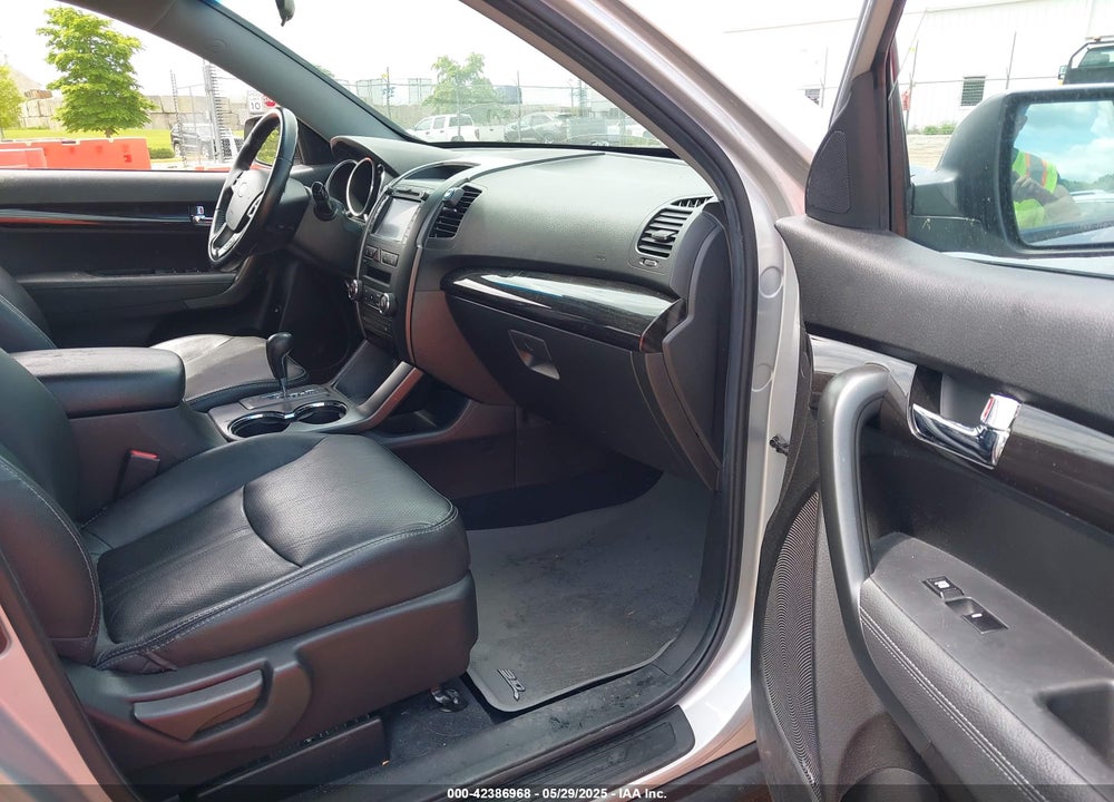 2011 KIA SORENTO EX V6 VIN: 5XYKUDA27BG123912