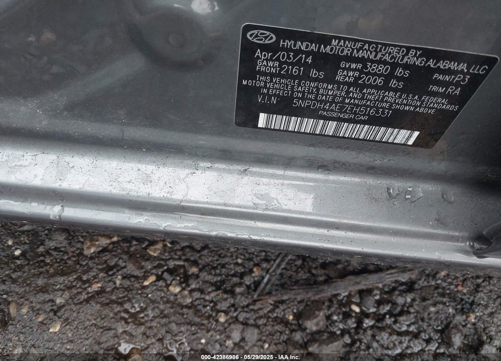 2014 HYUNDAI ELANTRA VIN: 5NPDH4AE7EH516331