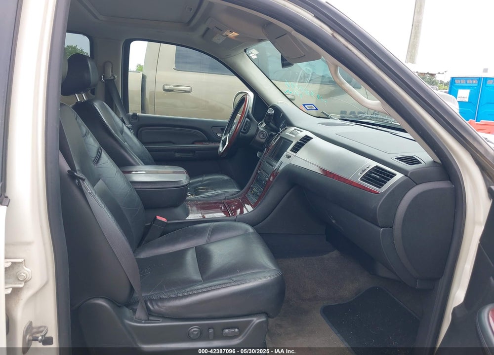 2009 CADILLAC ESCALADE STANDARD VIN: 1GYFK132X9R248668