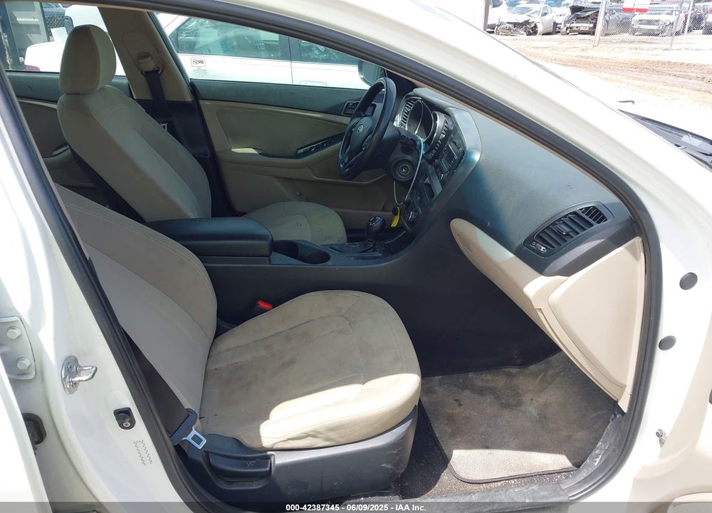 2011 KIA OPTIMA VIN: KNAGM4A74B5155613