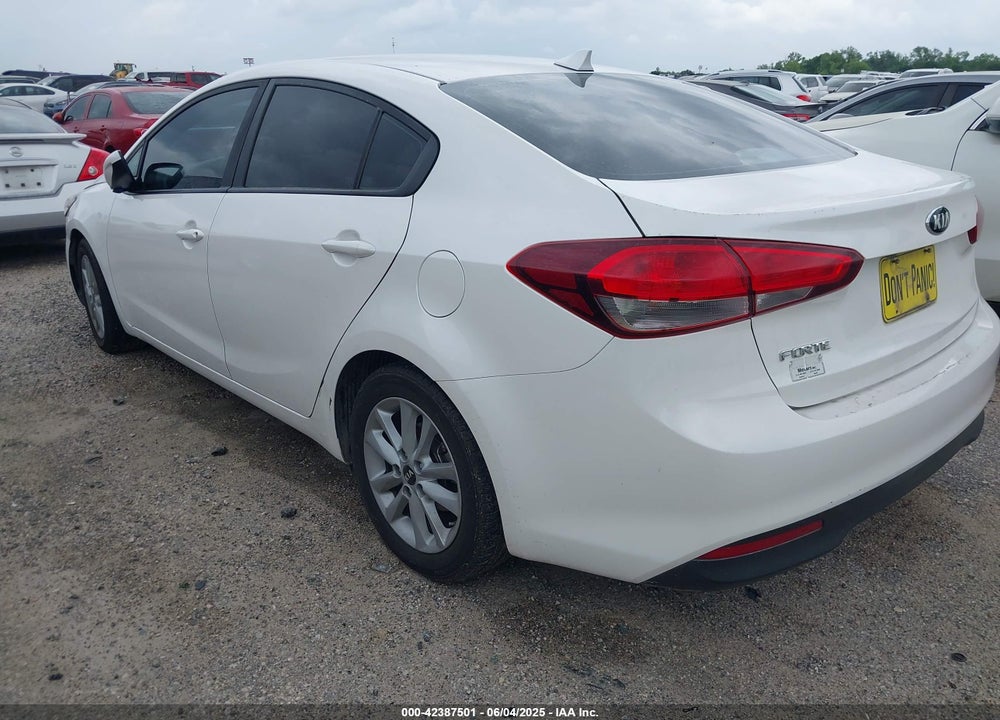 2017 KIA FORTE VIN: 3KPFL4A73HE066713