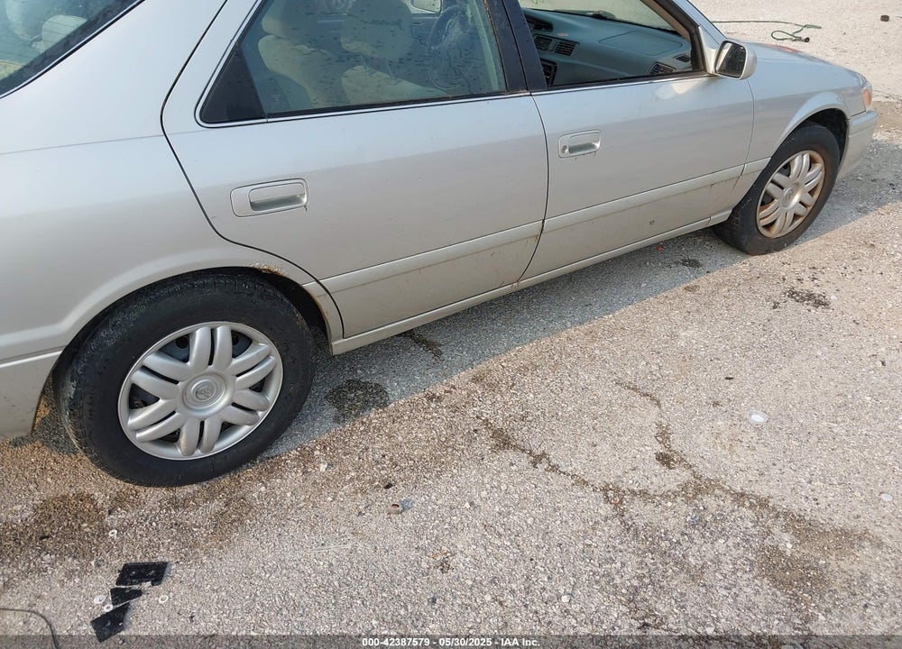 2001 TOYOTA CAMRY LE VIN: 4T1BG22K61U820958