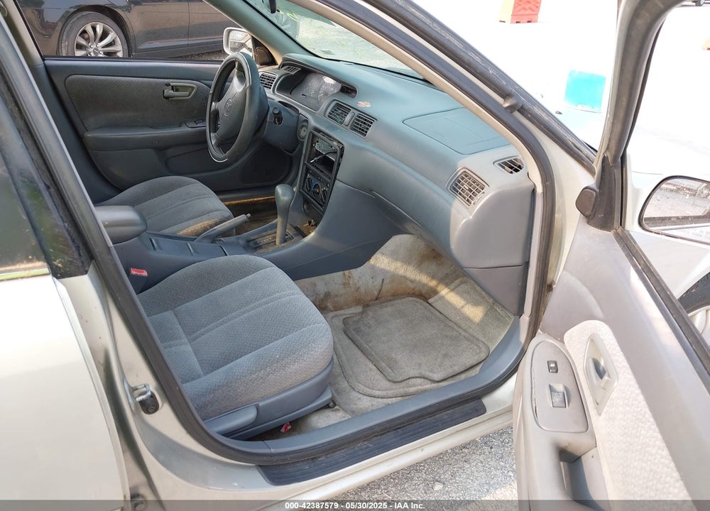 2001 TOYOTA CAMRY LE VIN: 4T1BG22K61U820958