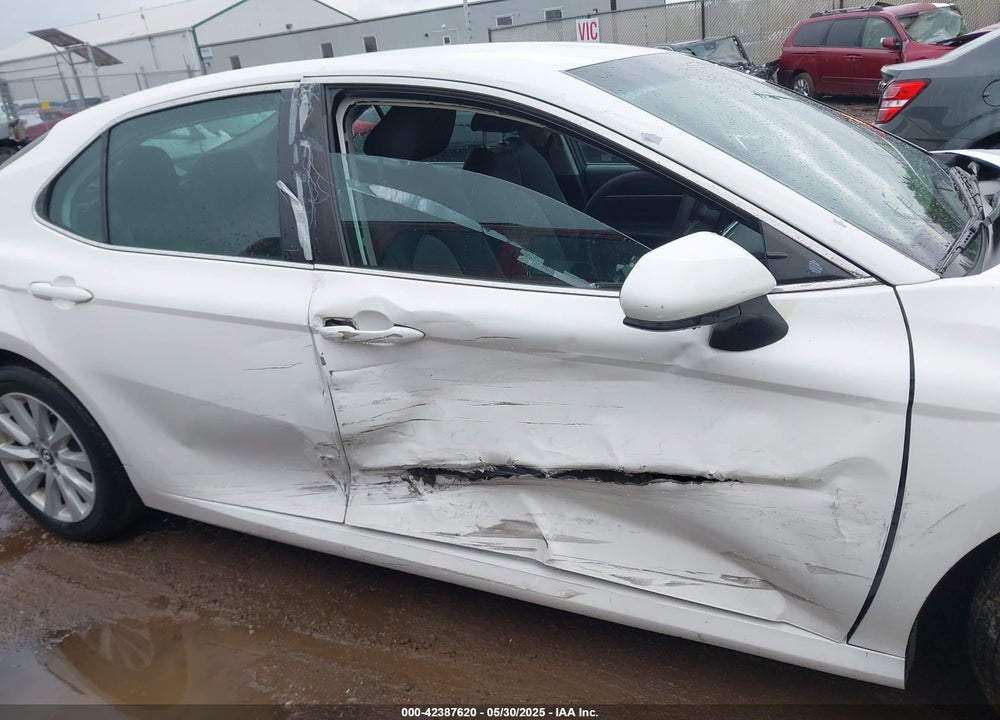 2018 TOYOTA CAMRY VIN: 4T1B11HK0JU136376