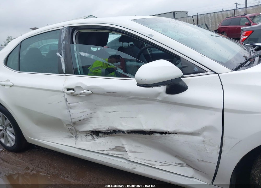 2018 TOYOTA CAMRY VIN: 4T1B11HK0JU136376