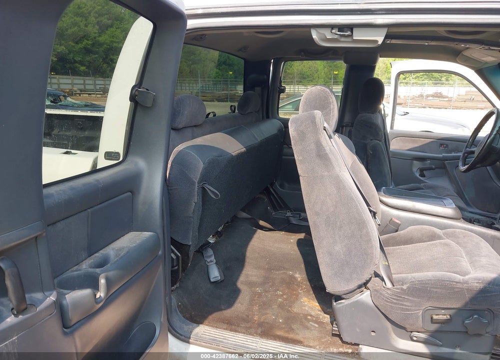2001 CHEVROLET SILVERADO 1500 LS VIN: 1GCEK19TX1E114045