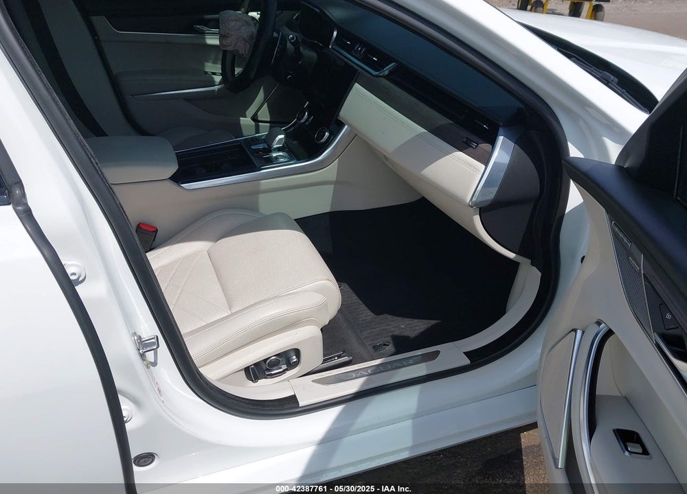 2022 JAGUAR XF VIN: SAJBG4FX6NCY91189