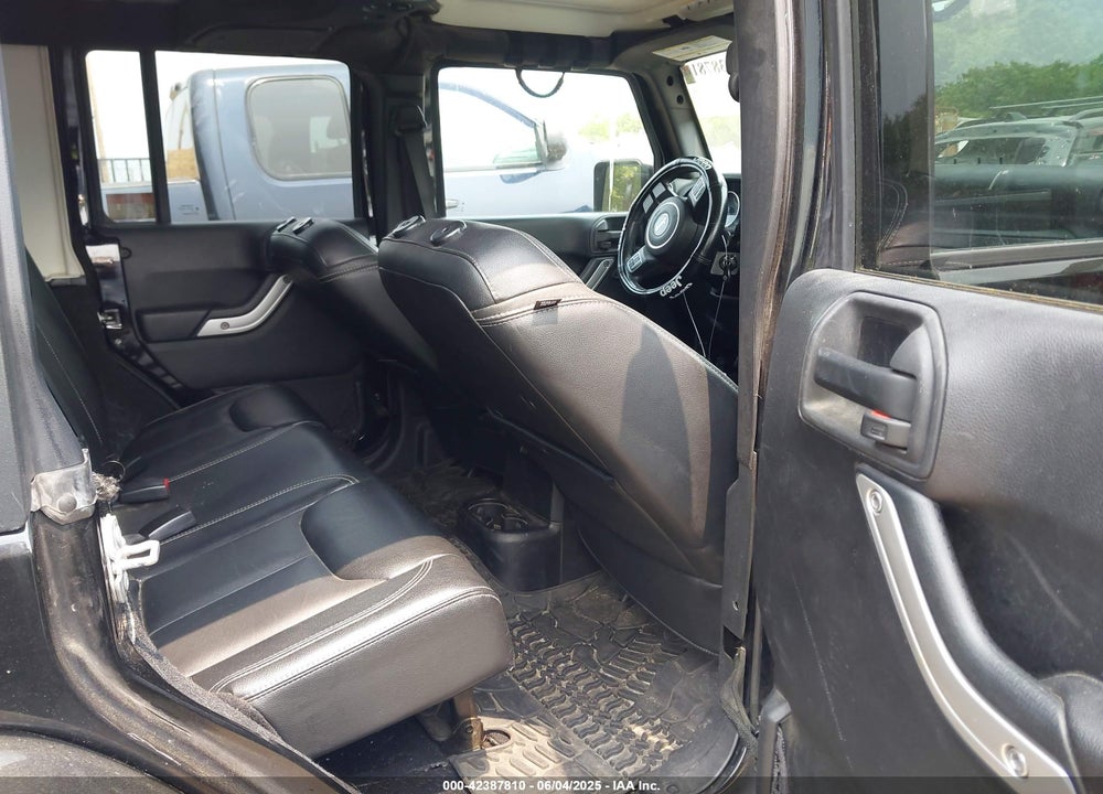 2015 JEEP WRANGLER UNLIMITED SAHARA VIN: 1C4HJWEG3FL661568