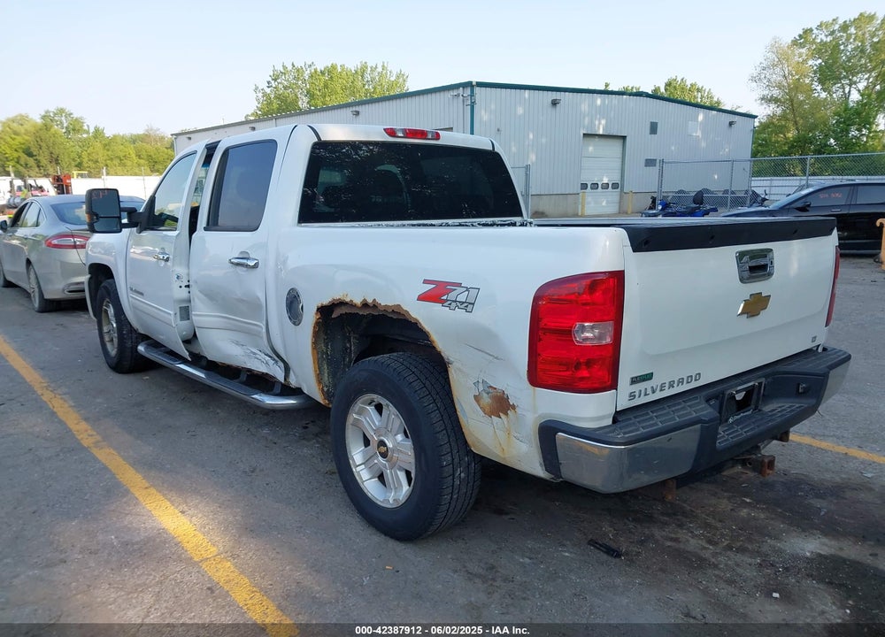2011 CHEVROLET SILVERADO 1500 LT VIN: 1GCPKSE33BF226038