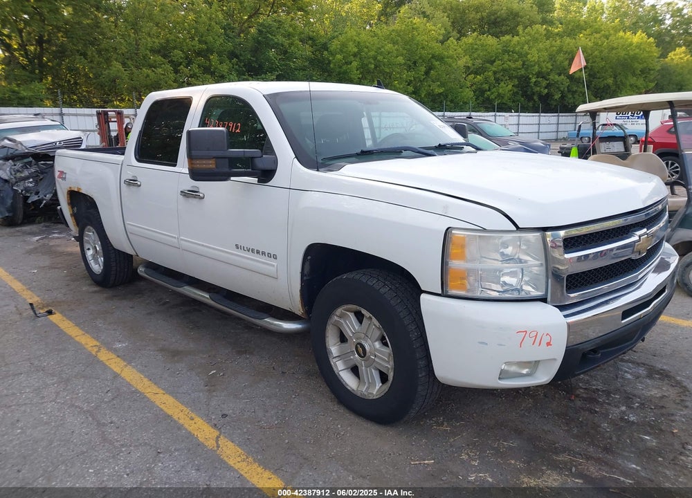 2011 CHEVROLET SILVERADO 1500 LT VIN: 1GCPKSE33BF226038