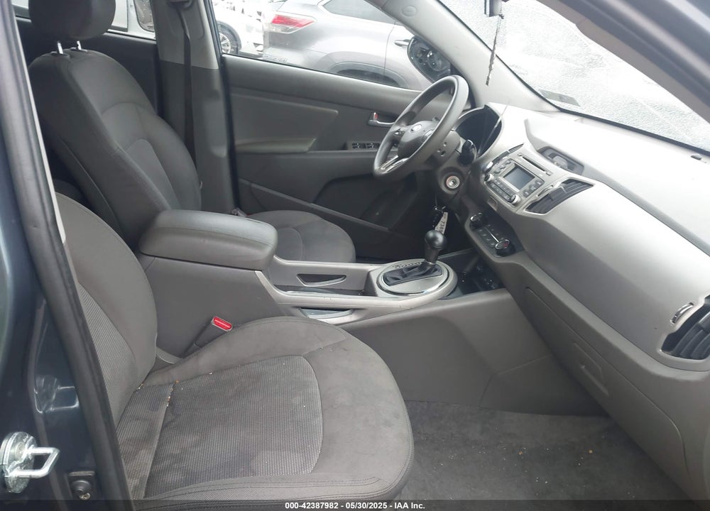 2016 KIA SPORTAGE VIN: KNDPB3AC0G7818817