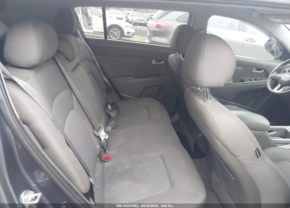 2016 KIA SPORTAGE VIN: KNDPB3AC0G7818817