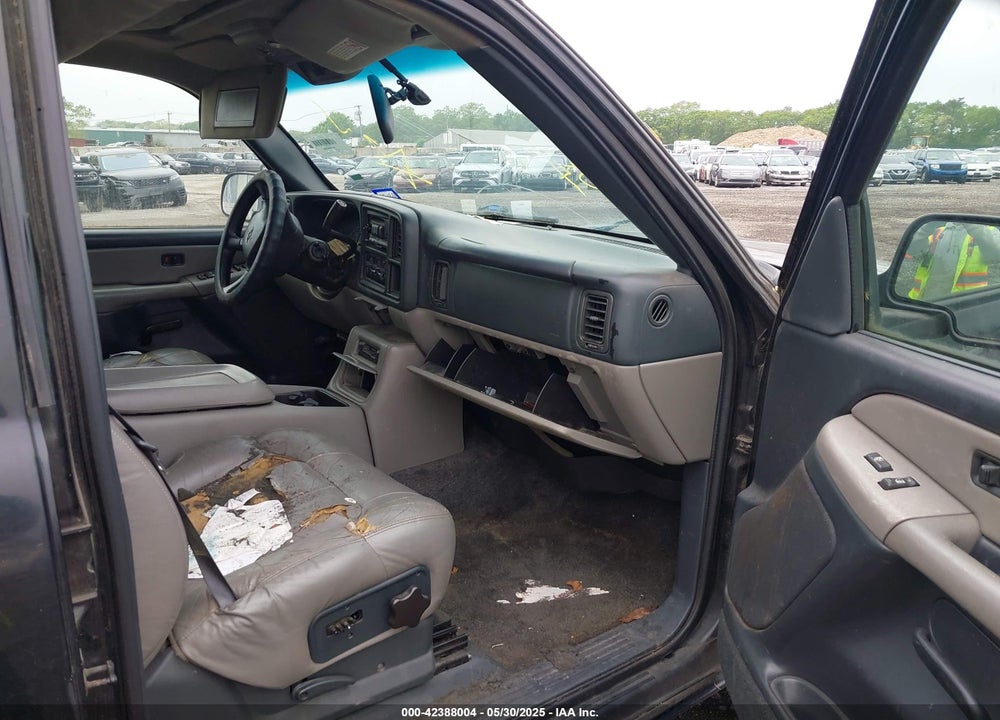 2000 CHEVROLET TAHOE ALL NEW LS VIN: 1GNEC13T3YJ210419