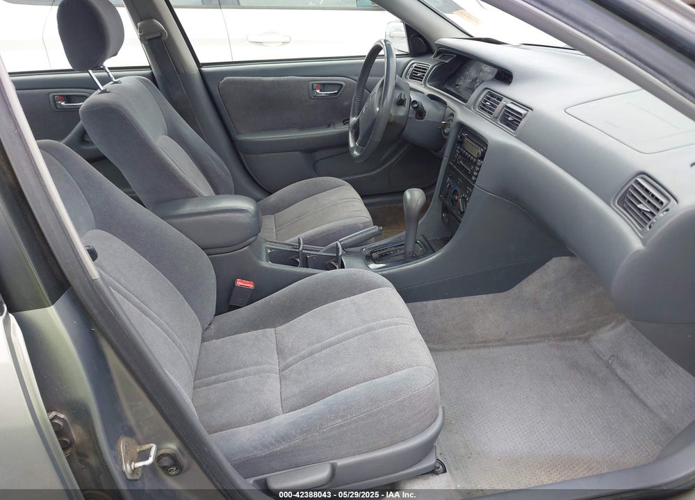 2001 TOYOTA CAMRY LE VIN: JT2BG22K410587070