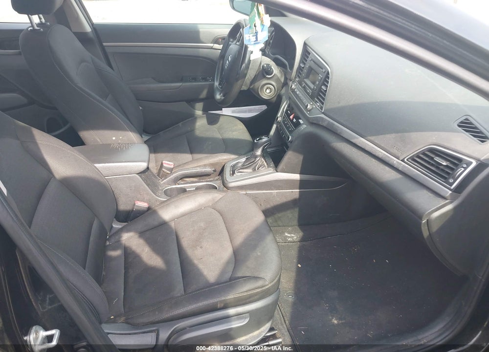 2018 HYUNDAI ELANTRA VIN: 5NPD74LF0JH303529
