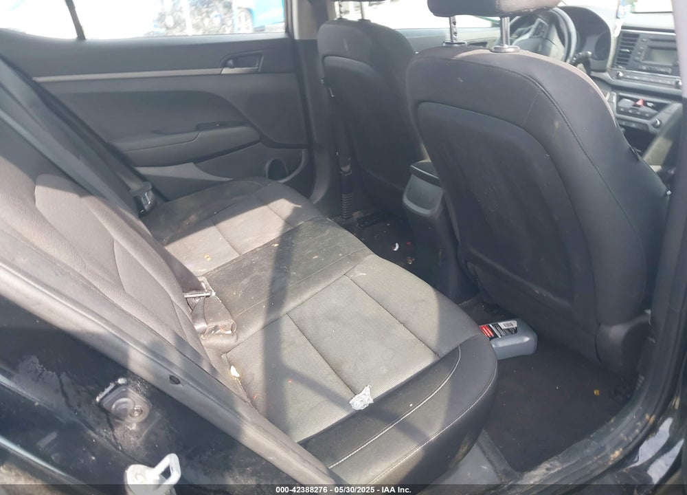 2018 HYUNDAI ELANTRA VIN: 5NPD74LF0JH303529