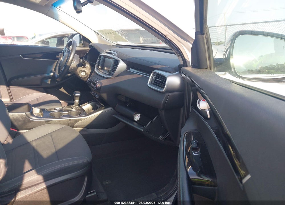 2019 KIA SORENTO 2.4L LX VIN: 5XYPGDA32KG439305