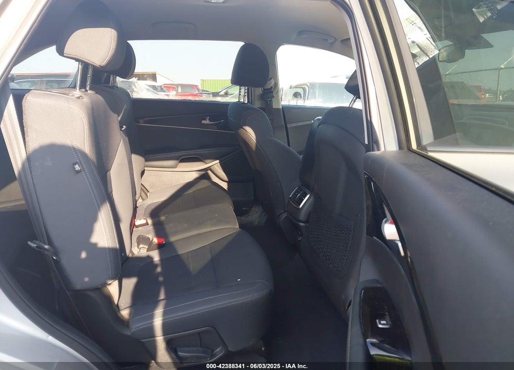 2019 KIA SORENTO 2.4L LX VIN: 5XYPGDA32KG439305